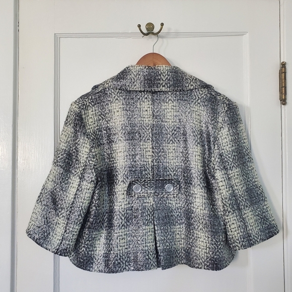 Cartise Cropped Blazer – Size 8 Canada / Size 6 US – Silver/Cream - Picture 2 of 5